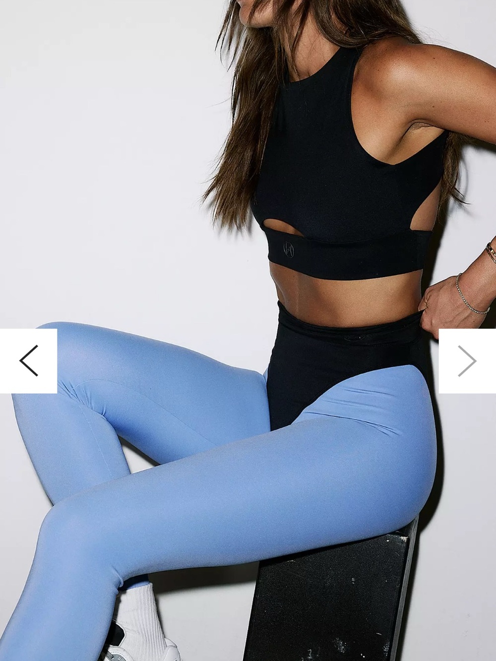 Urban Outfitters - Héros Brand - Cross Crop Sports Bra